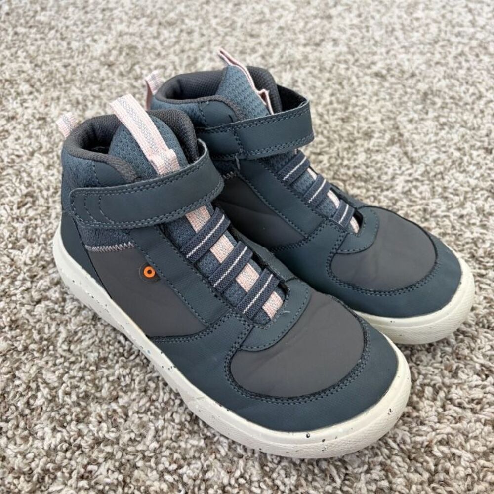 Size 2 / Kids BOGS Boots